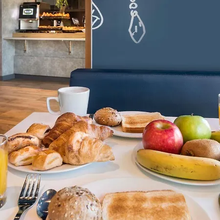 Отель Plaza Mozart 4*