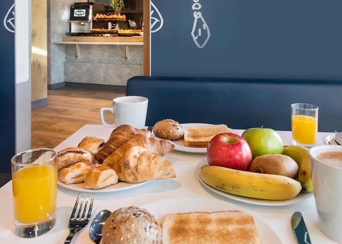 Отель Plaza Mozart 4*