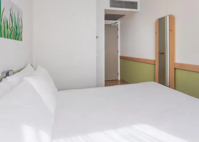 Plaza Mozart Otel Zaragoza