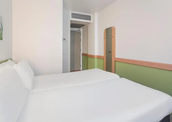 Otel Plaza Mozart Zaragoza